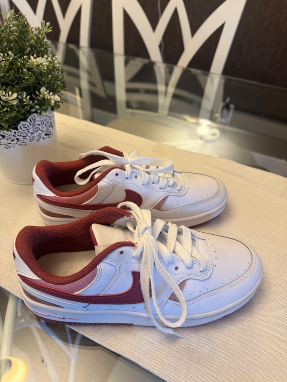 Nike shoes - Picture 2 of 7